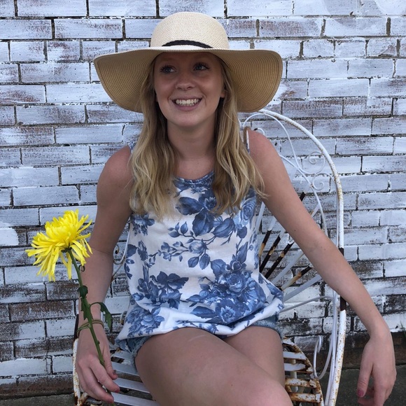 Meet your Posher, Patricia - Picture 1 of 3